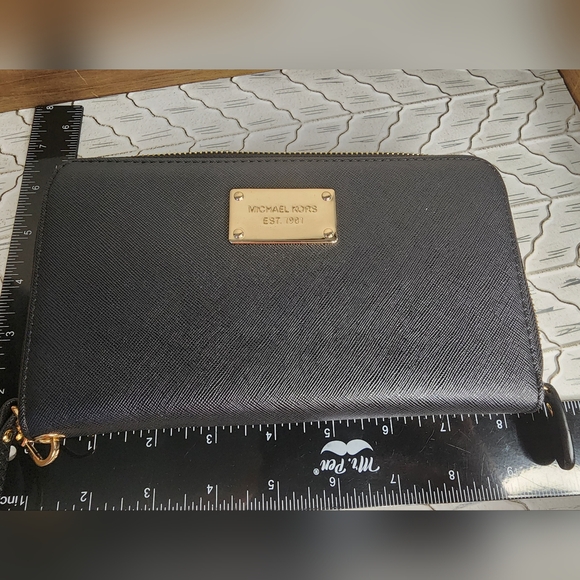NWOT Michael Kors Black Wristlet Wallet - Picture 9 of 9